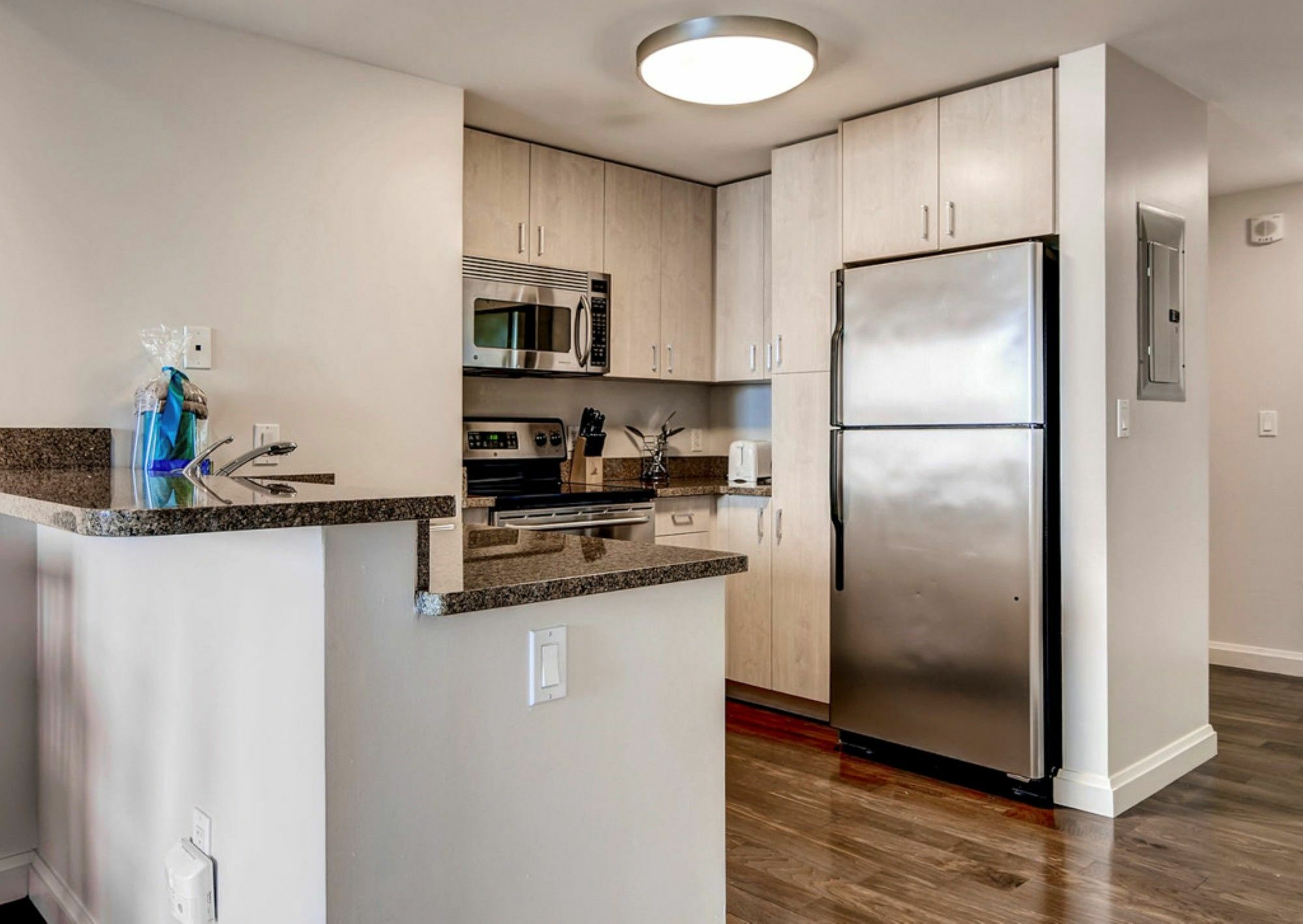 Global Luxury Suites At Boston Garden Bagian luar foto